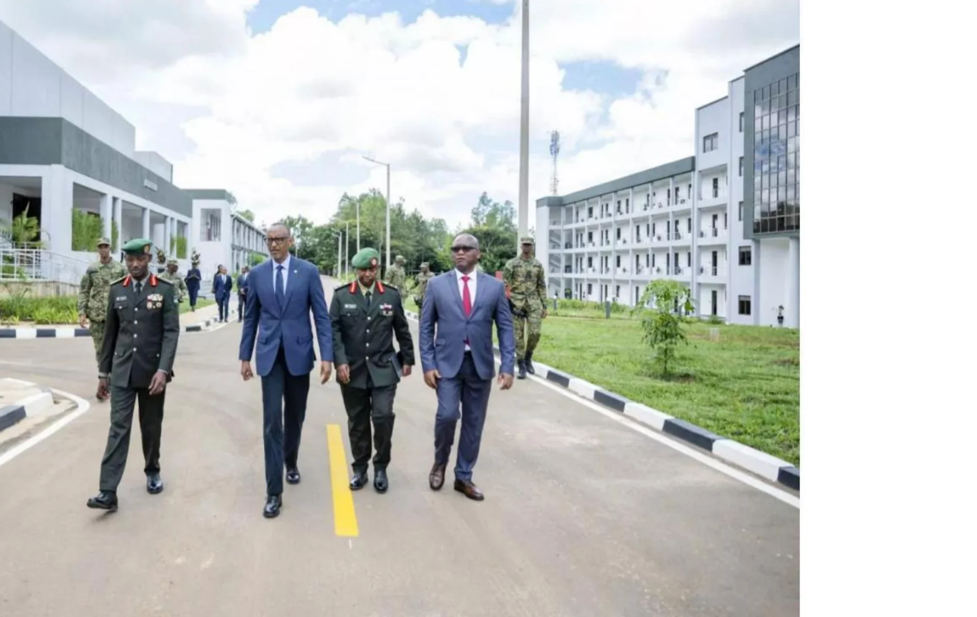 referencia de mobiliario educativo Rwanda Military Academy