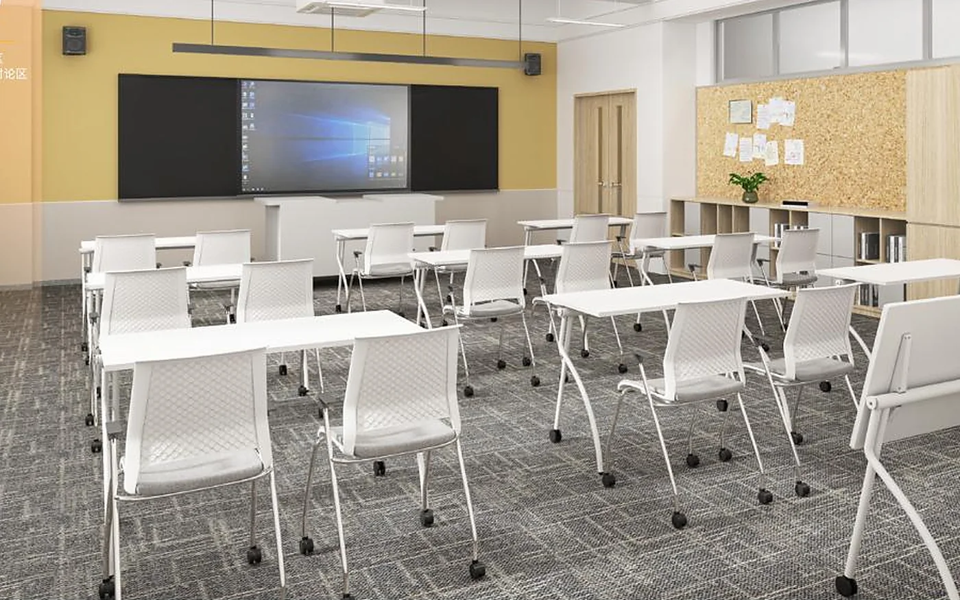 aula de capacitación con mesas y sillas blancas