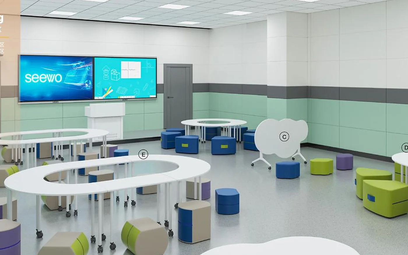 aula tecnológica con mesas redondas, pantalla y asientos móviles