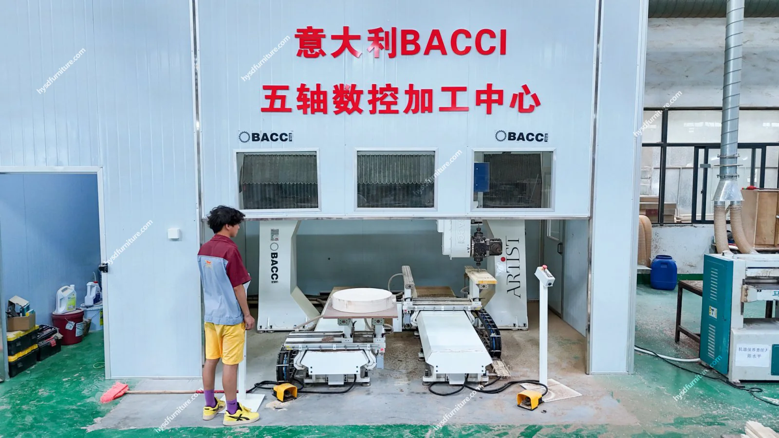 centro CNC Bacci de cinco ejes para madera sólida