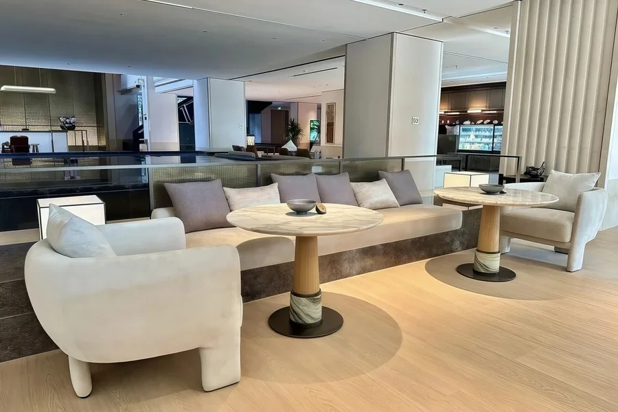 lounge de bar con asientos bajos para hotel