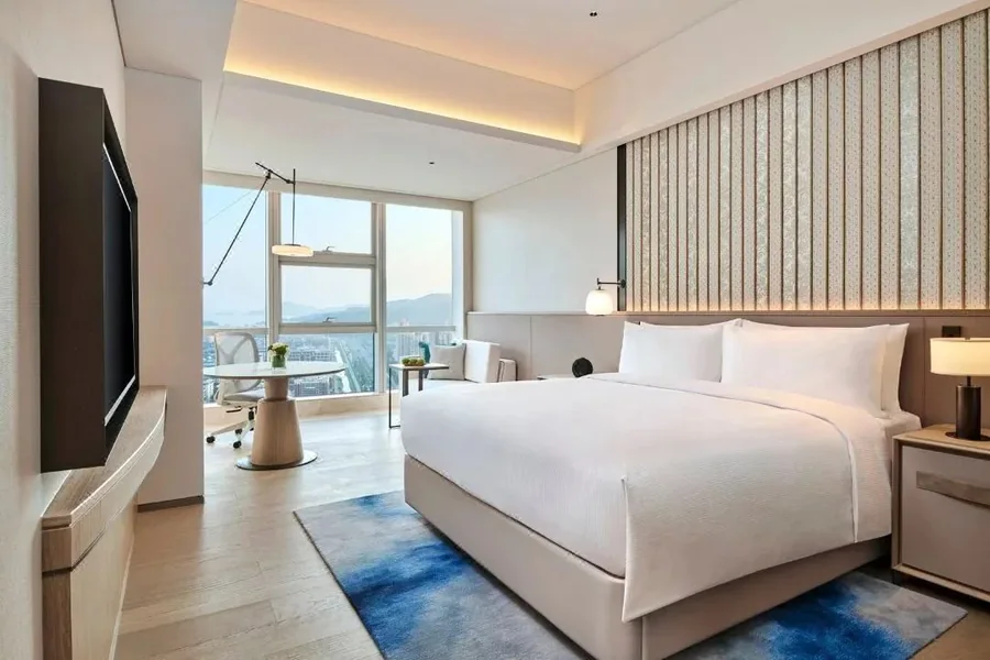 muro de cabecera para habitación piloto de hotel