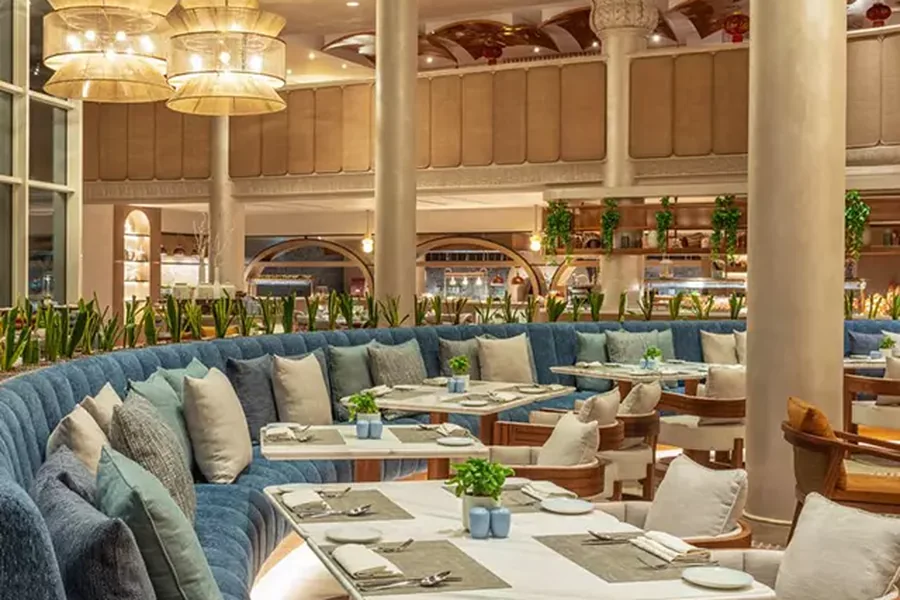 comedor lounge con bancas tapizadas para hotel