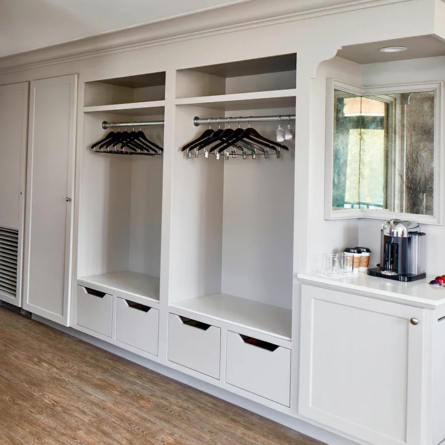Configuración modular armario suite presidencial